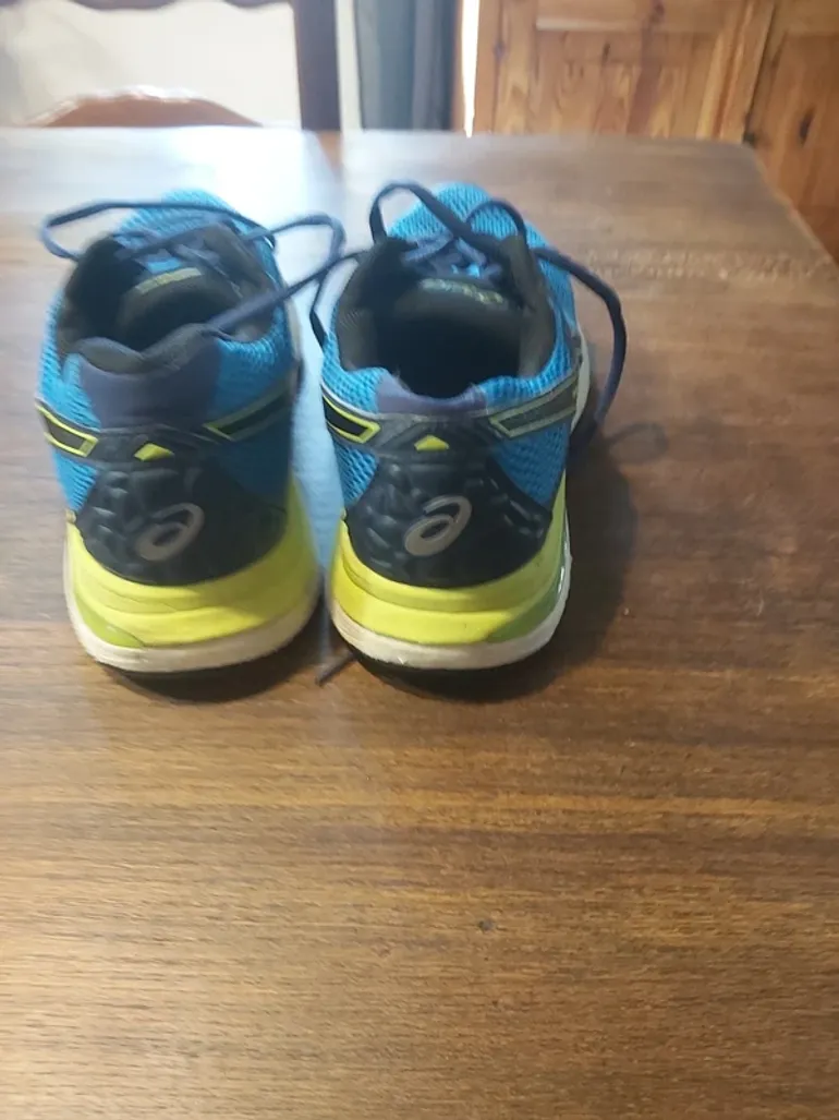 Used Asics Running Shoes bike — image 2 of 5