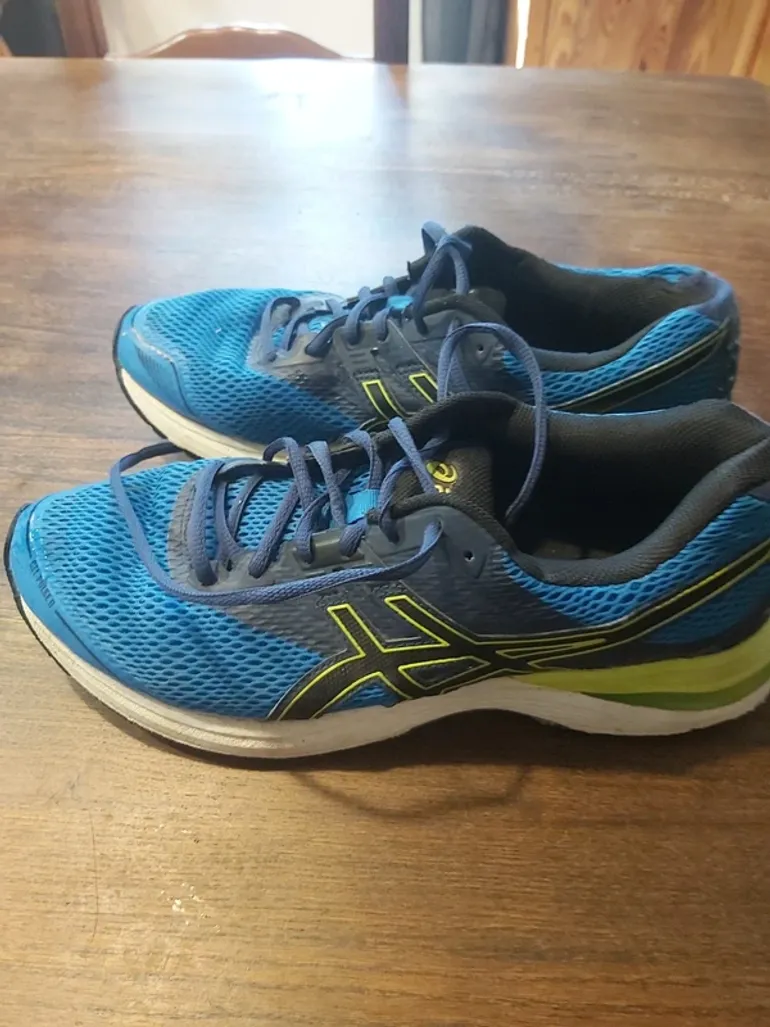 Used Asics Running Shoes bike — image 3 of 5