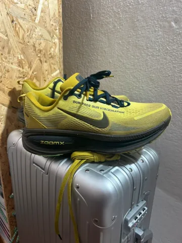 Used Nike Vomero 18 Running Shoes
