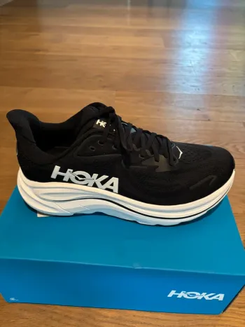 Hoka Clifton 10 Running Shoes usato