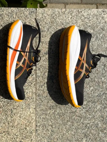 Tweedehands Asics Gel Cumulus 28 bike — afbeelding 3 van 5