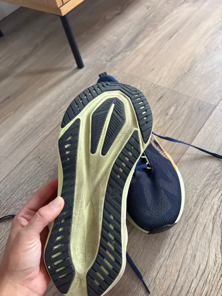 Gebrauchtes Asics Novablast 5 bike — Bild 3 von 4
