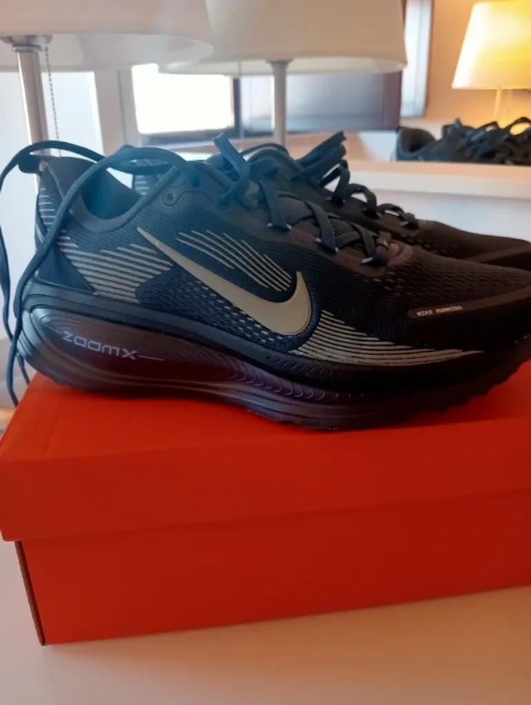 Used Nike Vomero 18 bike — image 3 of 7