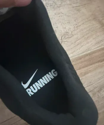 Used Nike Running Shoes bike — image 7 of 8