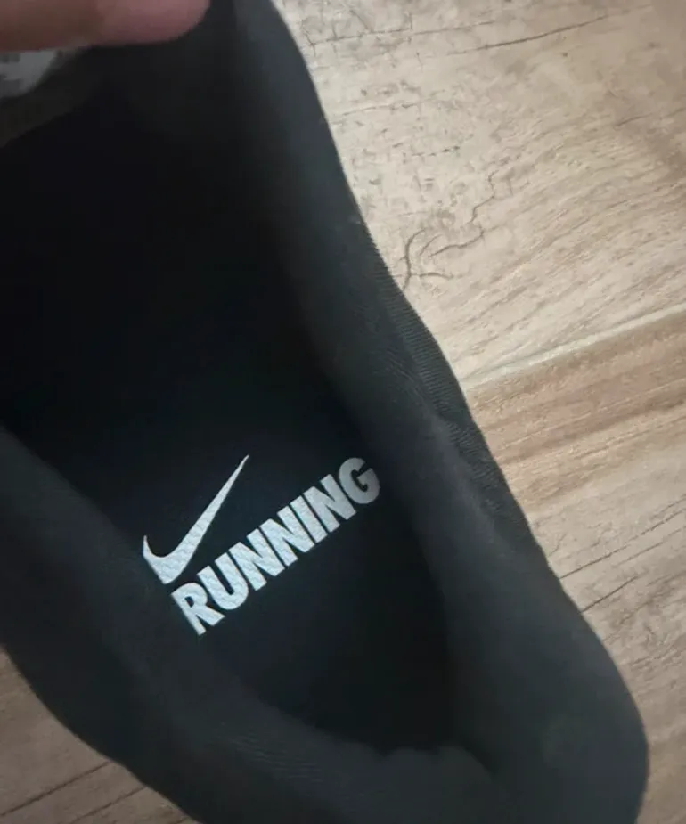 Used Nike Running Shoes bike — image 7 of 8