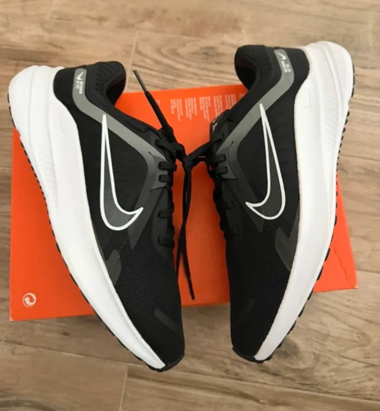 Used Nike Running Shoes bike — image 3 of 8