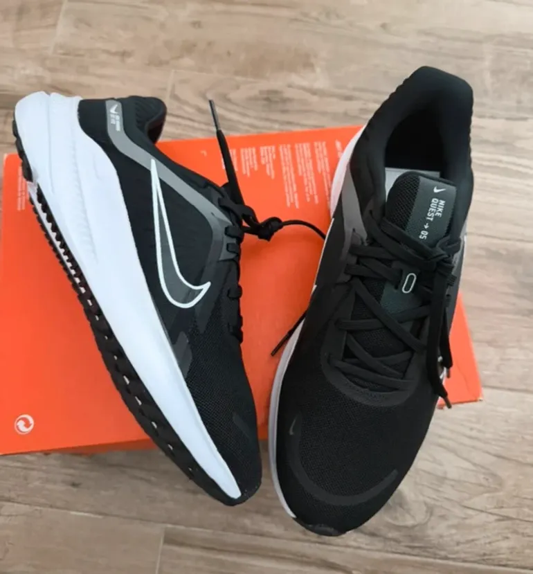 Used Nike Running Shoes bike — image 2 of 8