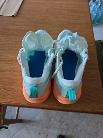 Used Asics Novablast 5 Running Shoes