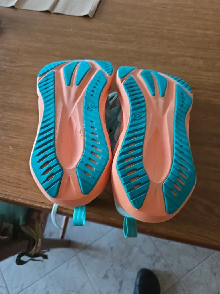 Used Asics Novablast 5 bike — image 2 of 5