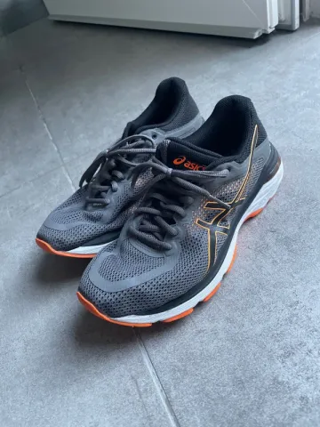 Used Asics Running Shoes Running Shoes