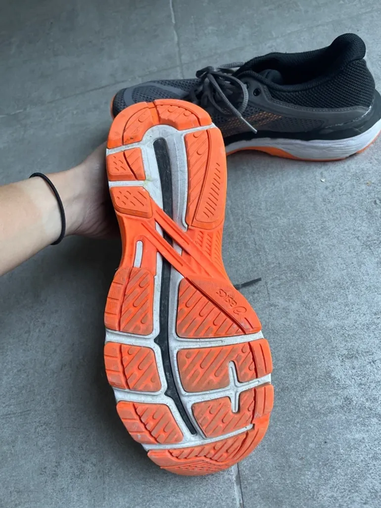 Used Asics Running Shoes bike — image 5 of 7