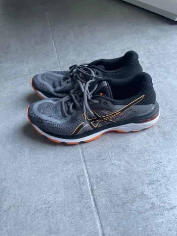 Used Asics Running Shoes bike — image 3 of 7