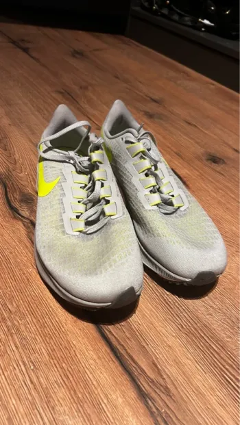 Brugt Nike running shoes bike — billede 3 af 3