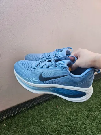 Used Nike Vomero 18 Running Shoes