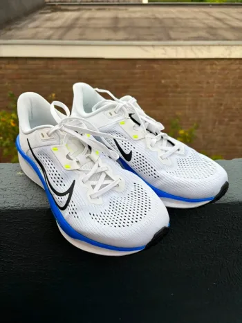 White Quest 6 Running Shoes usato