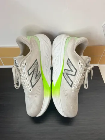 Used New Balance Fresh Foam x880 v15 bike — image 4 of 13