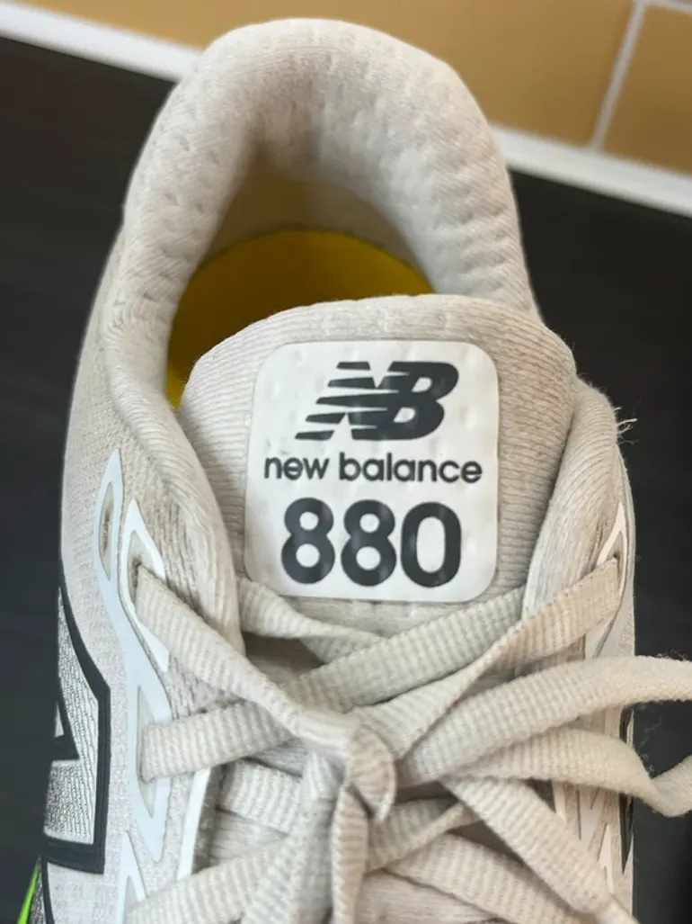 Used New Balance Fresh Foam x880 v15 bike — image 12 of 13