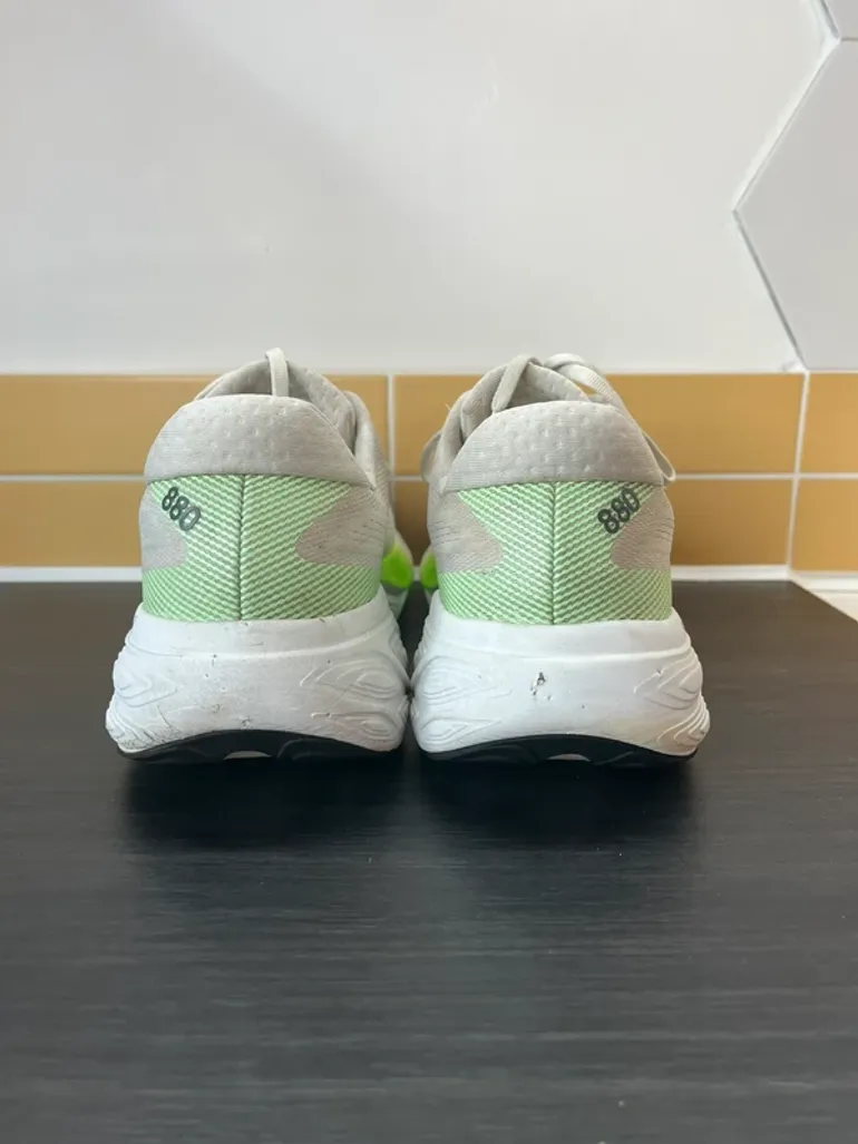 Used New Balance Fresh Foam x880 v15 bike — image 10 of 13