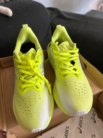 Used Asics Running Shoes bike — image 6 of 8