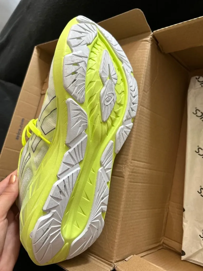 Used Asics Running Shoes bike — image 3 of 8
