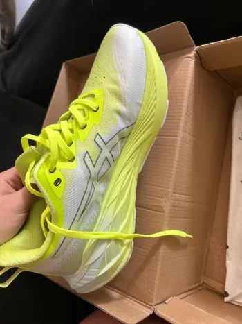 Used Asics Running Shoes bike — image 2 of 8