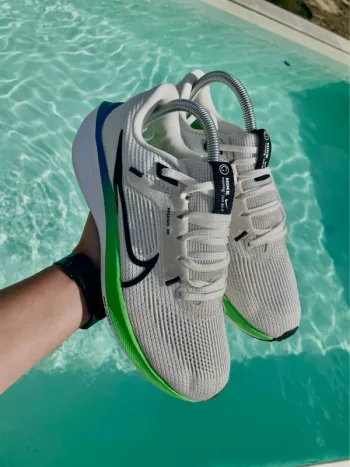Used Pegasus Air Zoom 40 Running Shoes