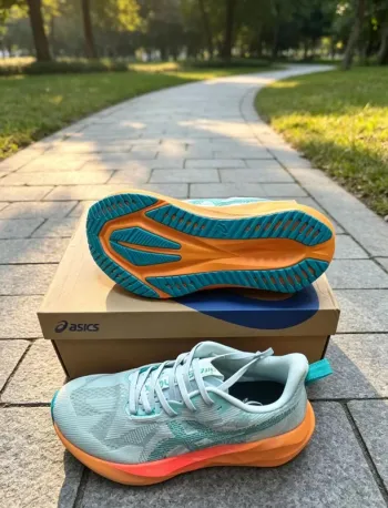 Used Asics Sneakers bike — image 3 of 5