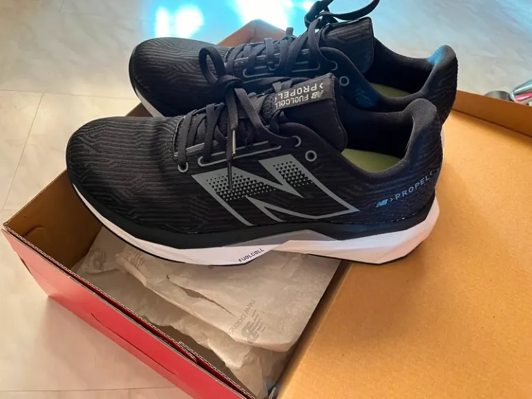Used New Balance Fuelcell Propel V5 bike — image 2 of 7