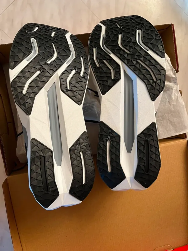 Used New Balance Fuelcell Propel V5 bike — image 5 of 7