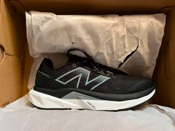 Used New Balance Fuelcell Propel V5 Running Shoes