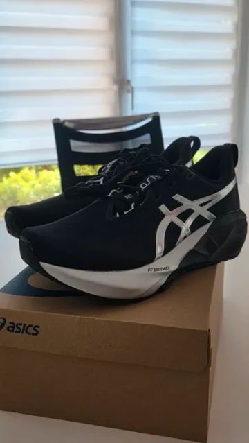 Used Asics Novablast 5 Running Shoes