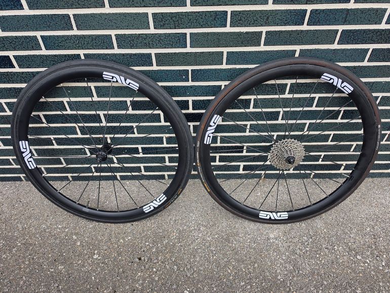 Used Metta carbono bike — image 2 of 2