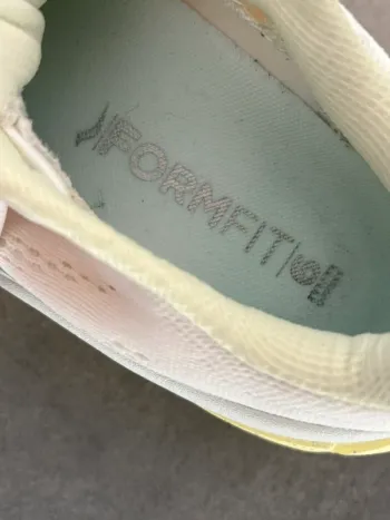Used Saucony Running Shoes bike — image 6 of 8
