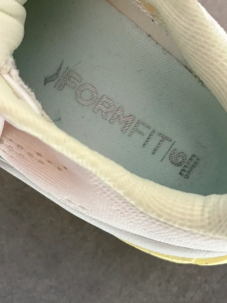 Used Saucony Running Shoes bike — image 6 of 8