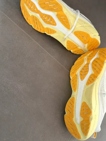 Used Saucony Running Shoes bike — image 4 of 8