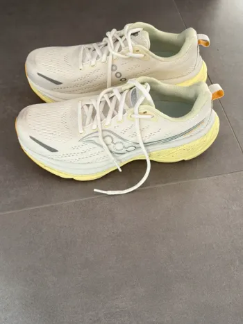 Used Saucony Running Shoes bike — image 7 of 8