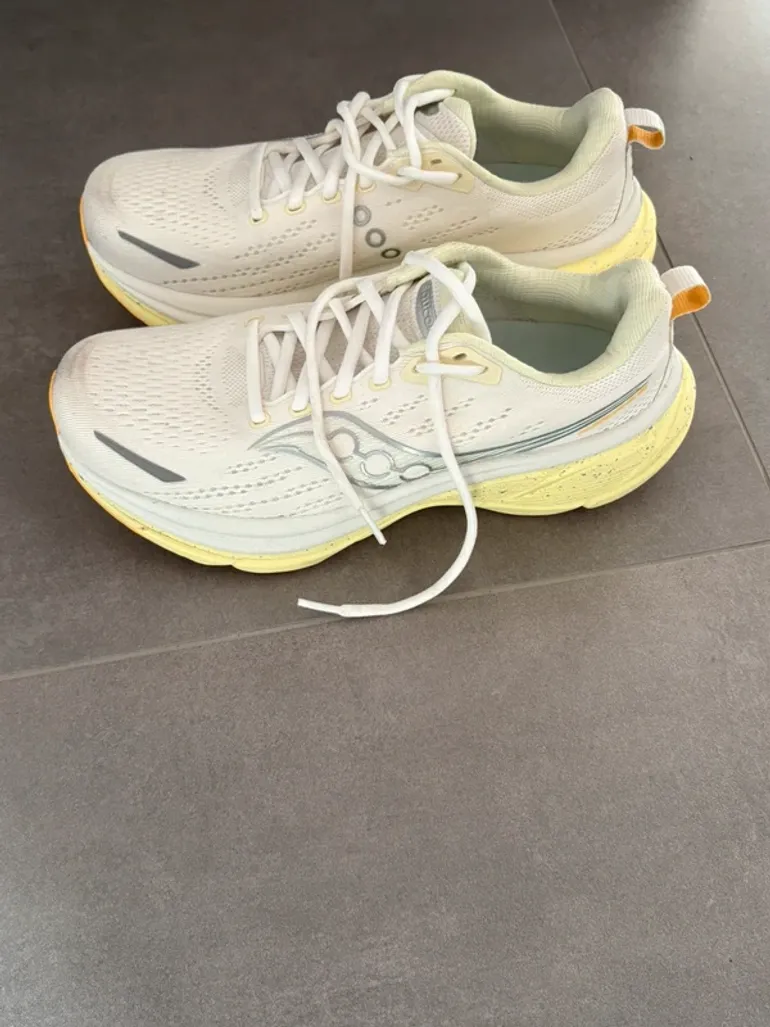 Used Saucony Running Shoes bike — image 7 of 8