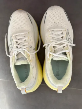 Used Saucony Running Shoes bike — image 2 of 8