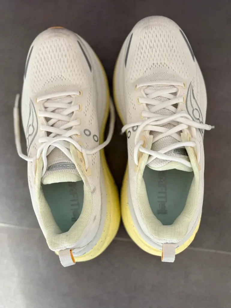 Used Saucony Running Shoes bike — image 2 of 8