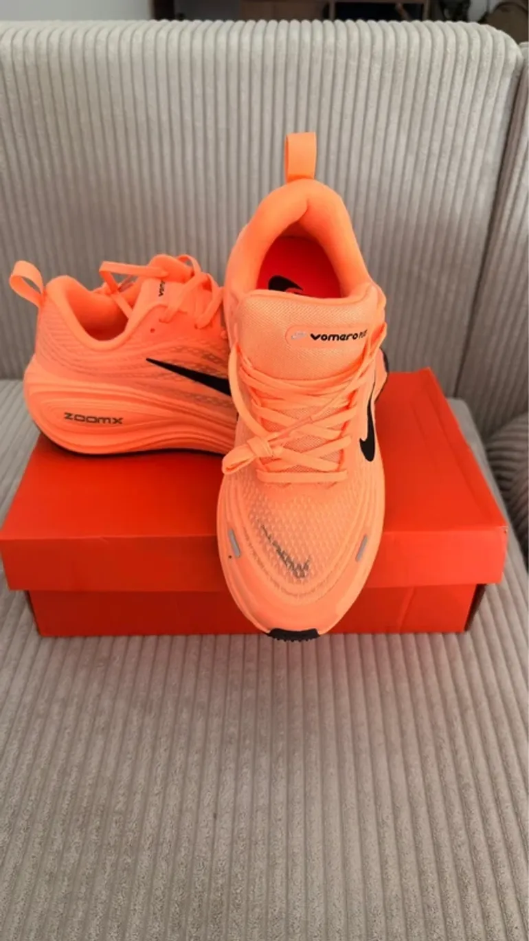 Tweedehands Nike Vomero 18 ZoomX bike — afbeelding 2 van 3