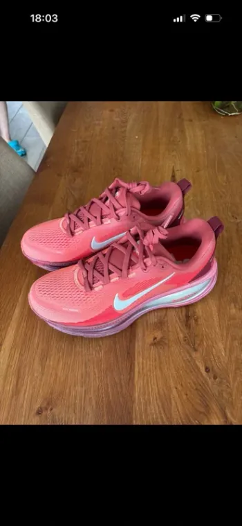 Used Nike Vomero 18 Running Shoes