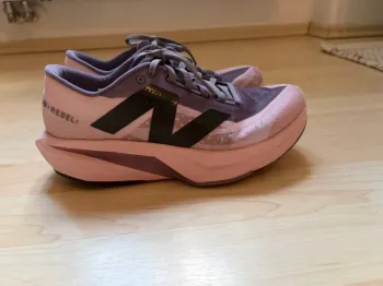 New Balance Fuel Cell Rebel V4 bike de segunda mano — imagen 4 de 5