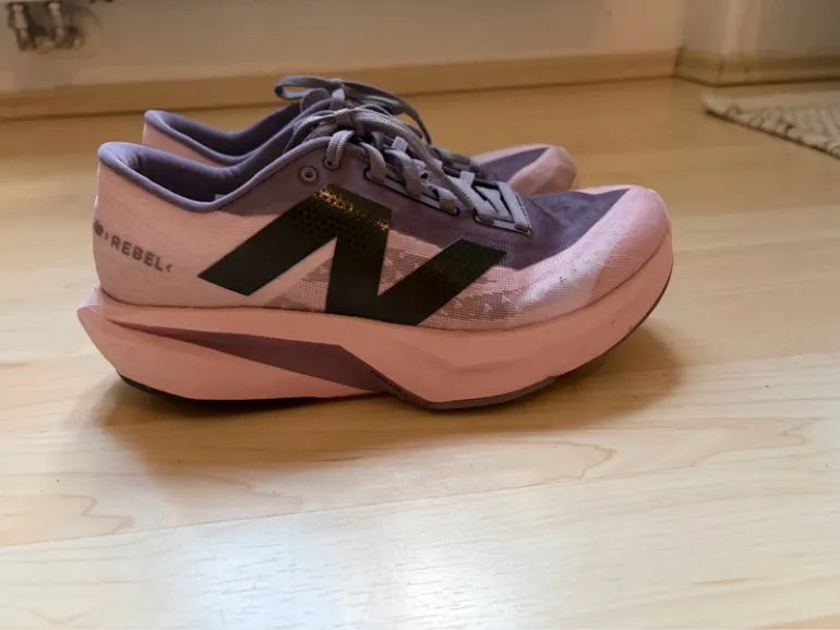 New Balance Fuel Cell Rebel V4 bike de segunda mano — imagen 4 de 5
