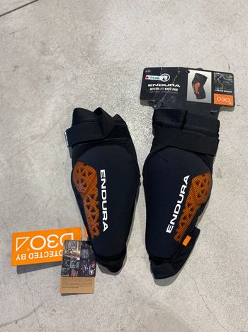 Used Endura MT500 Lite Knee Pad Cycling Clothing