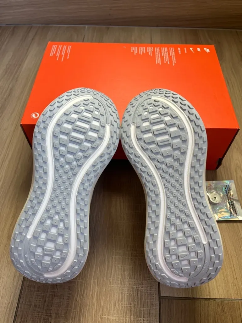 Used Nike Vomero plus bike — image 9 of 11