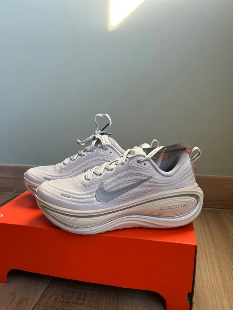Used Nike Vomero plus bike — image 2 of 11