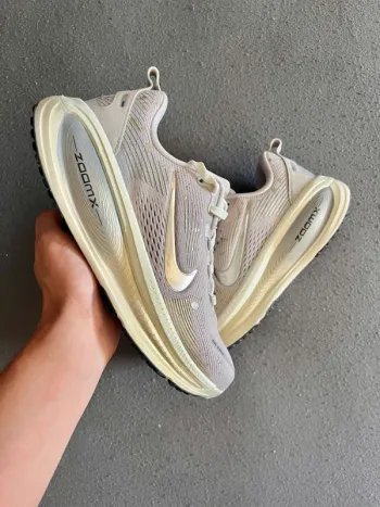 Used Nike Vomero 18 Running Shoes