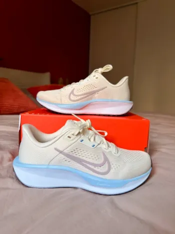 Used Look Nike Quest 6 Running Shoes