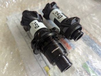 Used Dt Swiss 350 Hubs 15x100 12x142 32h bike — image 2 of 3
