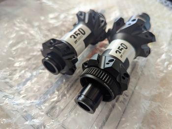 Used Dt Swiss 350 Hubs 15x100 12x142 32h bike — image 3 of 3